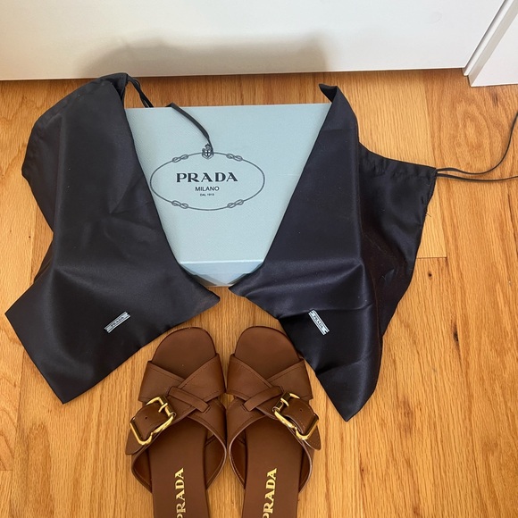 Prada slide sandals with gold buckle - Picture 6 of 9